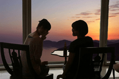 ラウンジ　季節や気温、湿度により様々な情景がご覧頂けます