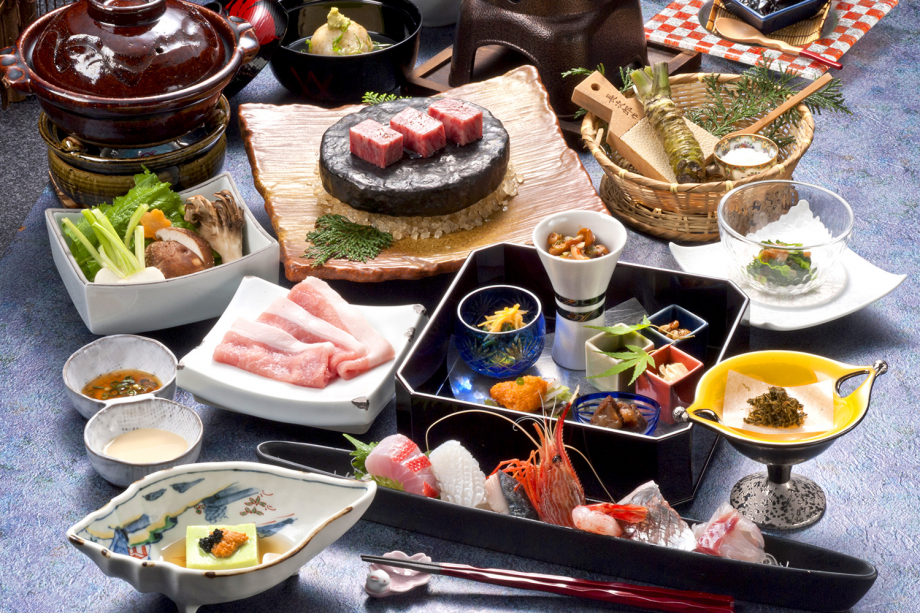 【ご夕食】板長こだわりの山海懐石料理