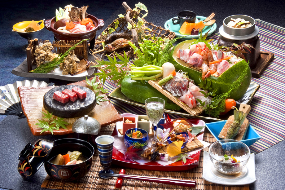 【ご夕食】極上の山海懐石料理