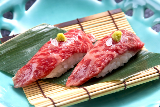 【とちぎ和牛の霜降りトロ握りあぶり】魅惑のとちぎ和牛のお料理です。