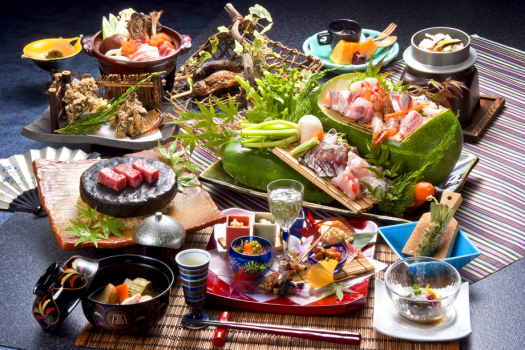 【ご夕食】極上の山海懐石料理