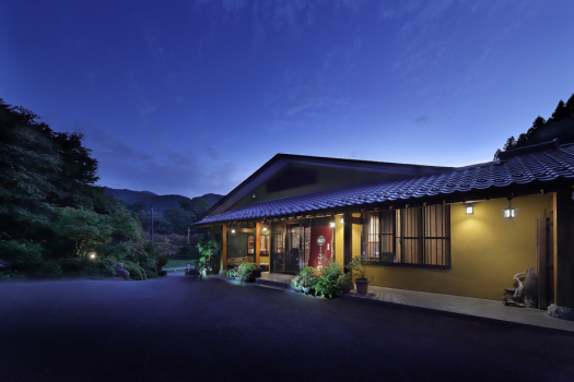 【全景】ふじやは全６室に専用露天風呂のある小さなお宿です。