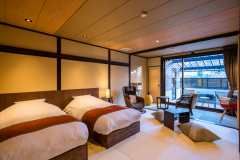 【露天風呂付き客室 D-Type】2名様まではベット使用。3名様よりお布団をご用意します。 【露天風呂付き客室 D-Type】2名様まではベット使用。3名様よりお布団をご用意します。