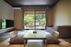 【離れ和洋室】お部屋にはマッサージチェアも付いております。