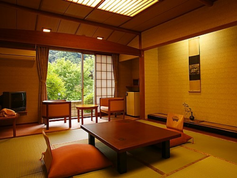 【養気楼】スタンダード（和室10畳＋広縁2畳）★夕食：ジビエ又は郷土料理