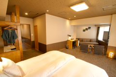 【別館/ハリウッドツイン/シャワー付】川沿い角部屋34平米