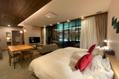 13号室【半露天風呂付】渓流沿い広々角部屋スイート◆62平米