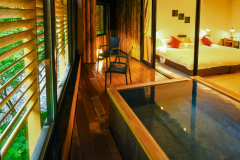 13号室【半露天風呂付】渓流沿い広々角部屋スイート◆62平米