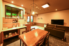 24年改装【源泉内風呂付/川沿い】ツイン+和リビングルーム