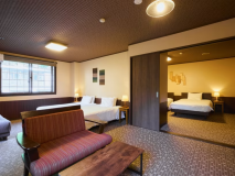 【本館/二間続き洋洋室】角部屋4ベッド（洋室＋洋室）55平米　2部屋での利用、全員ベッド希望の方にお勧め