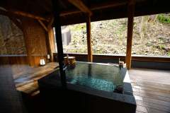 【26年春新設／山側】広々テラスと源泉露天風呂付セミスイート