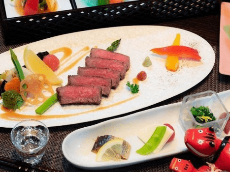 【夕食は部屋にお届け】ご夕食をお部屋または個室にご用意いたします。