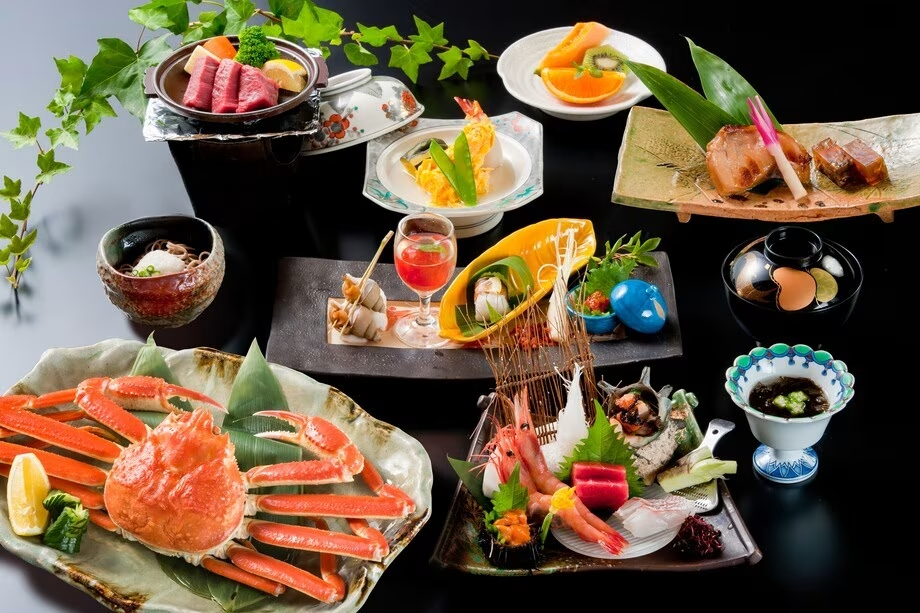 【夕食】茹で蟹1杯付き会席料理(一例)：福井の味覚と選りすぐりの蟹を存分にご堪能ください！
