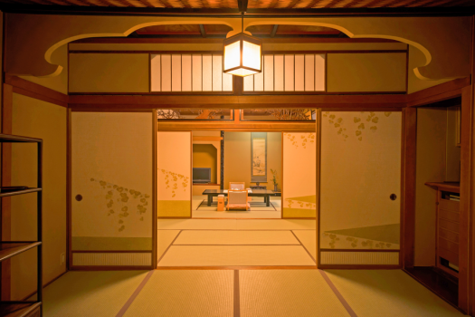 庭園付き離れ松風庵「藤ノ家」客室イメージ
奥へ奥へと続く眺望。日常では感じられない空間をお楽しみいただけます。