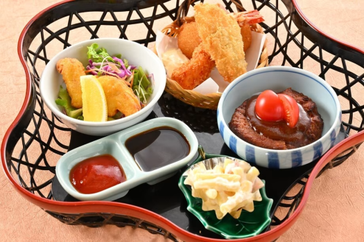 【幼児向けランチプレート】夕食にご用意するお料理の一例。※小学生は大人に準ずるお料理の提供となります 幼児向けランチプレート