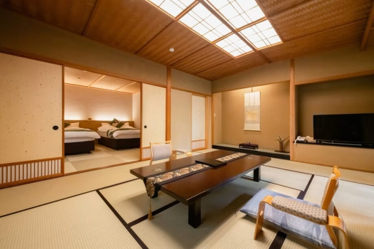 庭園付き離れ松風庵和洋室「若草」客室イメージ
旧き良き和室とベッド付。寛ぎと、団らんに使い勝手の良いお部屋です 庭園付き離れ松風庵和洋室「若草」客室イメージ
旧き良き和室とベッド付。寛ぎと、団らんに使い勝手の良いお部屋です