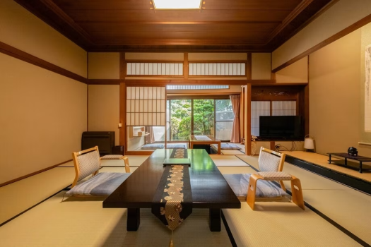 庭園付き離れ松風庵「蓬莱」客室イメージ
お庭の雰囲気や居心地を掘りごたつに足を伸ばしてお楽しみください。 庭園付き離れ松風庵「蓬莱」客室イメージ
お庭の雰囲気や居心地を掘りごたつに足を伸ばしてお楽しみください。