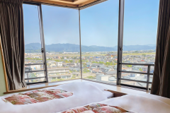 和室 本館「十楽棟」 ベッド2台付 客室イメージ
8階にございますので、お部屋からはあわらの田園風景と広い空をご覧いただくことができます。 和室 本館「十楽棟」 ベッド2台付 客室イメージ
8階にございますので、お部屋からはあわらの田園風景と広い空をご覧いただくことができます。