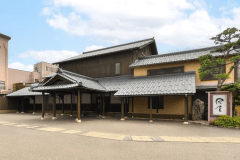 【伝統旅館のぬくもり灰屋】和風旅館のしっとりとした趣と明治の雰囲気を再現いたしました。