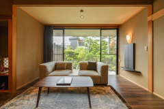 ガーデンスイート 洋室「観月亭」の1室 客室イメージ
ベッドでくつろぎながら四季の移り変わりを楽しむ贅沢なひと時を。 ガーデンスイート 洋室「観月亭」の1室 客室イメージ
ベッドでくつろぎながら四季の移り変わりを楽しむ贅沢なひと時を。