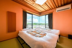 【本館十楽棟最上階】和室(ベッド付き)客室イメージ
2間続きのお部屋の1室に2台のベッドを設置しております。 【本館十楽棟最上階】和室(ベッド付き)客室イメージ
2間続きのお部屋の1室に2台のベッドを設置しております。