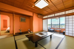 【本館十楽棟最上階】和室(ベッド付き)客室イメージ
お寛ぎの時間は和室で足を伸ばしてのんびりと。 【本館十楽棟最上階】和室(ベッド付き)客室イメージ
お寛ぎの時間は和室で足を伸ばしてのんびりと。