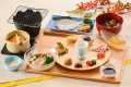 【朝食】こだわりの和朝食(一例)：炊合せ、汁物や卵に炙り干物など、お米に合うシンプルなお菜をご用意。