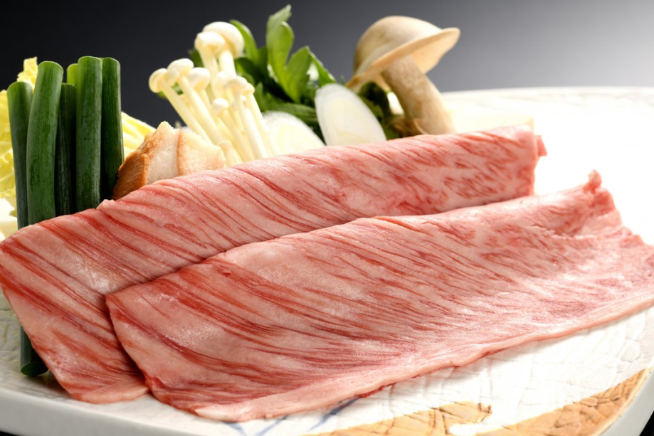 【前沢牛すき焼き】調理長謹製の割下でお召し上がりください。お肉の旨味を最大限に引き出します♪ 【前沢牛すき焼き】調理長謹製の割下でお召し上がりください。お肉の旨味を最大限に引き出します♪
