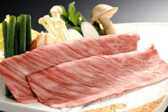 【前沢牛すき焼き】調理長謹製の割下でお召し上がりください。お肉の旨味を最大限に引き出します♪