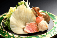 【フカヒレ海鮮鍋】フカヒレのコラーゲンと、美肌効果満点な温泉の相乗効果で、あなたもプルプルたまご肌♪