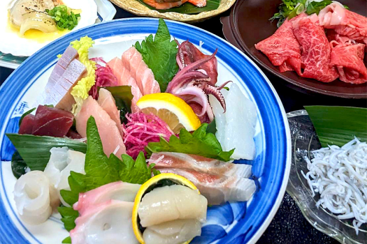 駿河湾の海の幸を堪能！（人数により皿盛りの種類が変わります）