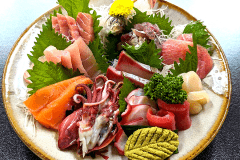 駿河湾の海の幸を堪能！（人数により皿盛りの種類が変わります）
