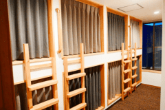 シングルベッドドミトリー貸切（最大8名）