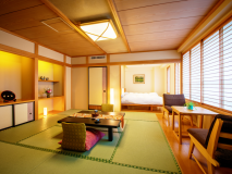 ■【町側】和洋室（和室10畳＋ツイン）■和室部分にはお布団のご用意も可能。