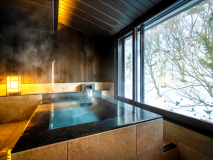 ★2022年1月リニューアル★＜渓谷側＞【プレミアムルームB(38平米) 展望風呂付】禁煙
こんこんと溢れ出る自家源泉と眼前に広がる自然豊かな風景をプライベートな空間で心おきなく愉しむ贅沢なひととき＿。