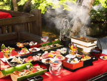 ■水辺のダイニング川どこ■お食事イメージ。福島牛の炭火焼と旬食材を盛り込んだ特製の和食膳。