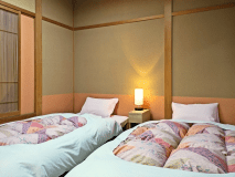 露天風呂付き客室は和風ベッドをご用意しております