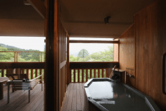本館露天風呂付お部屋（１０畳と和風ベッド）