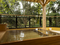 檜の客室露天風呂