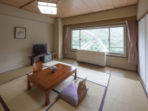 【禁煙】本館　訳あり山側10畳和室 （バス・トイレ付き）