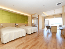 室内はバリアフリー。トイレ・洗面も車いす対応となっております。