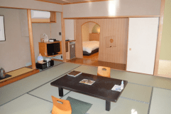 ４階和洋室　１０畳和室＋６畳洋室　客室一例