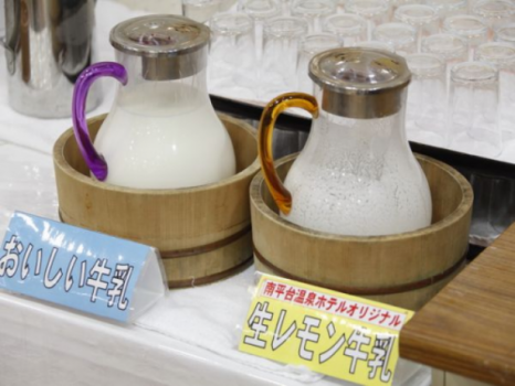 朝食　レモン牛乳