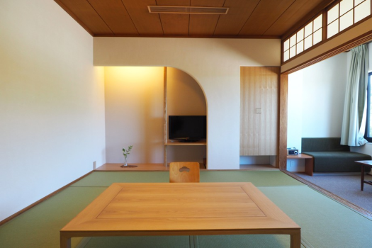 旧有馬郡の山々が広がる和室【定員4名・禁煙室】