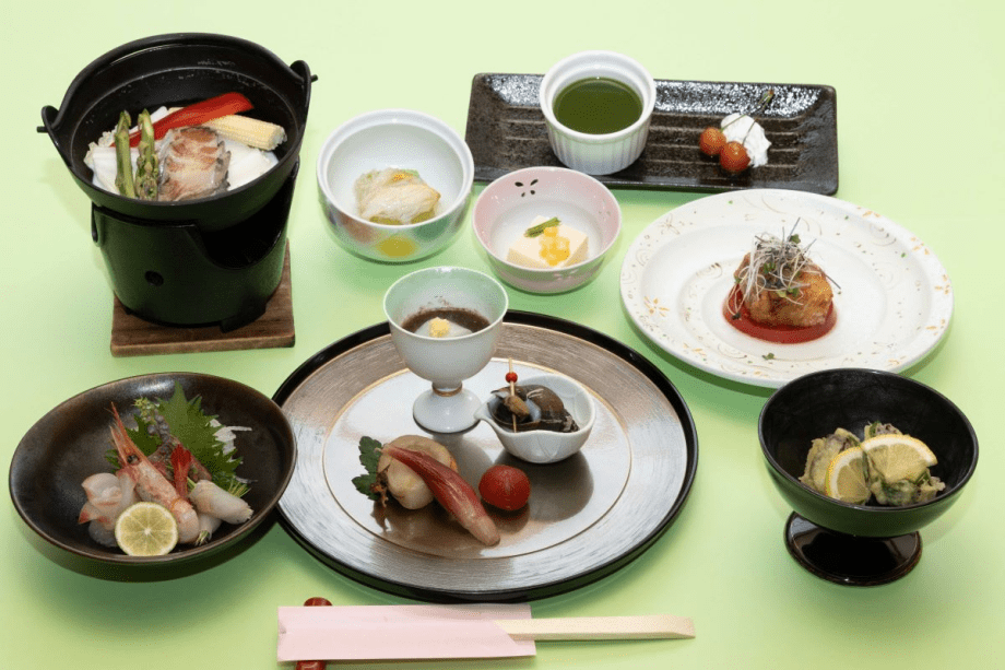 ふるさと納税【2食付】夏の緑と温泉に包まれる湯ごもり旅♪会席「潮彩」、朝食は和洋バイキング