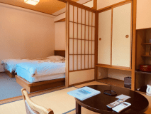 ★①和洋室A（ツインベッド＋お茶の間付き）/禁煙　大人2名~3名　子供含む最大4名定員