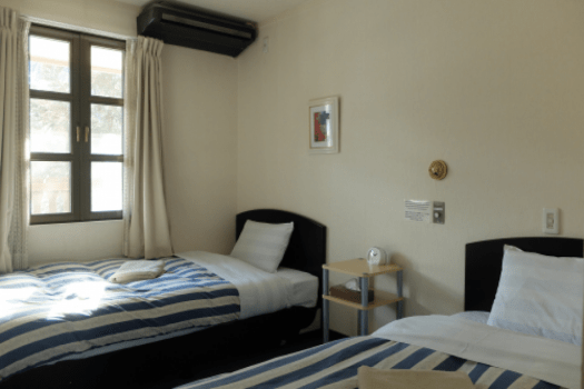 ツインルーム　（バス・トイレ付き）