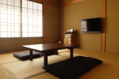 和室 （バス・トイレ付き / 定員３名・６畳間）