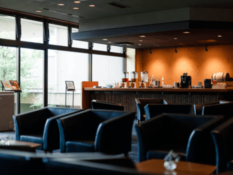 ロビーラウンジはフリードリンクコーナーになっております（夜はアルコールもご用意）