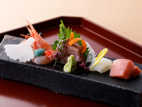 お造り一例（北陸旅のお愉しみのひとつ「お造り」には、季節毎の味わいをお愉しみ頂けます）